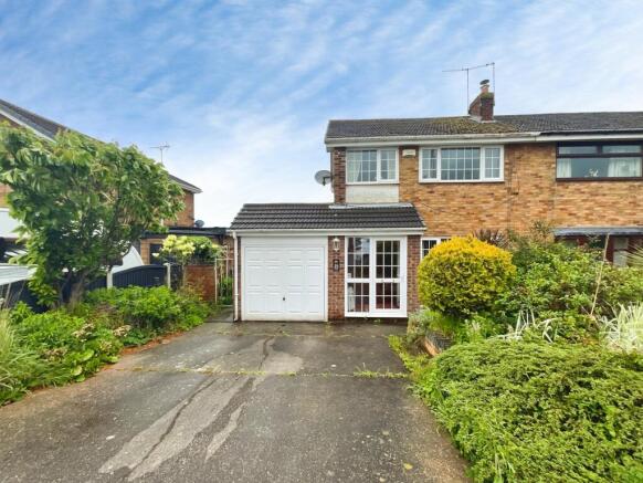 3 bed property, in Birkland Avenue, £200,000