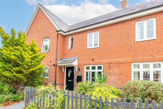 2 bed property, in Wythe Close, £300,000