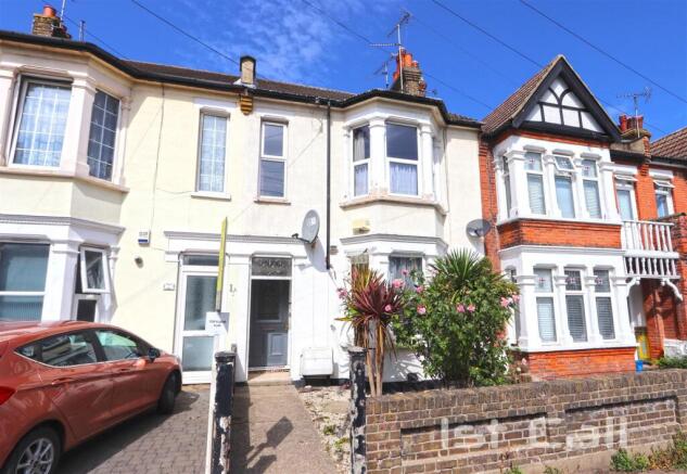 2 bed property, in Chester Avenue, £240,000