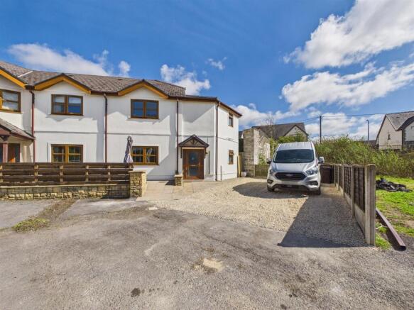 3 bed property, in Gwenllian Court, £260,000
