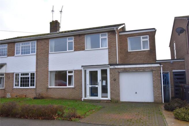 4 bed property, in Orchard Close, £270,000