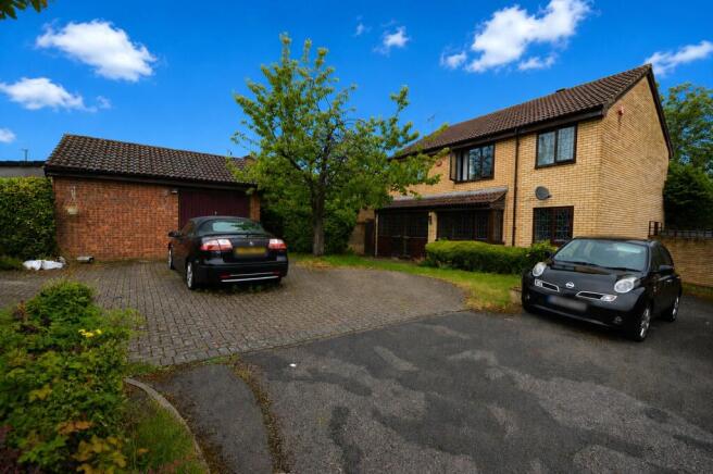 4 bed property, in Kirby Drive, £475,000