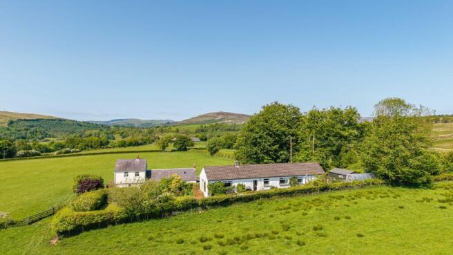 2 bed property, in Upper Mumbie Cottage, £235,000