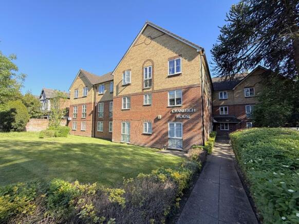 2 bed property, in Cranleigh House, £165,000