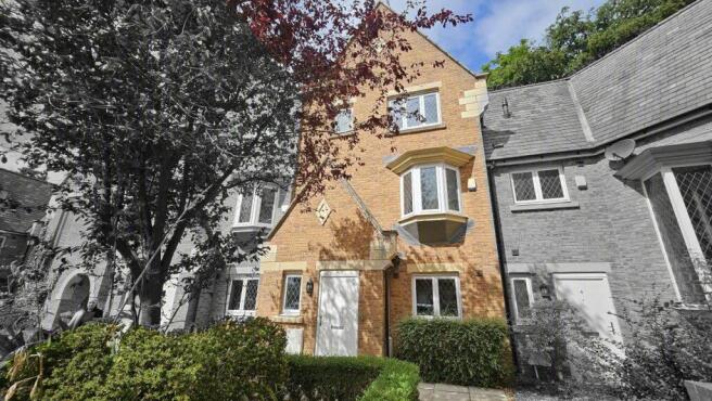 3 bed property, in 3 Reeceton Gardens, £325,000