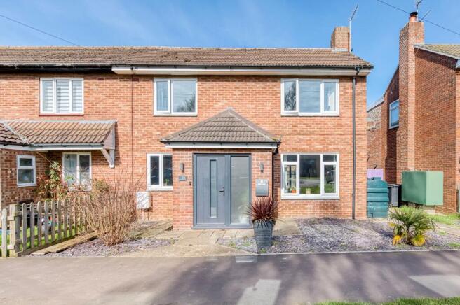 4 bed property, in Thompson Close, £280,000