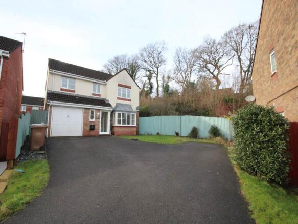 4 bed property, in Dan Y Bryn, £354,950