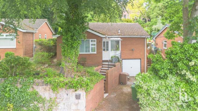 2 bed property, in Arno Road, £290,000