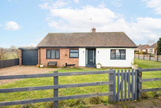 3 bed property, in St. Andrews Way, £375,000