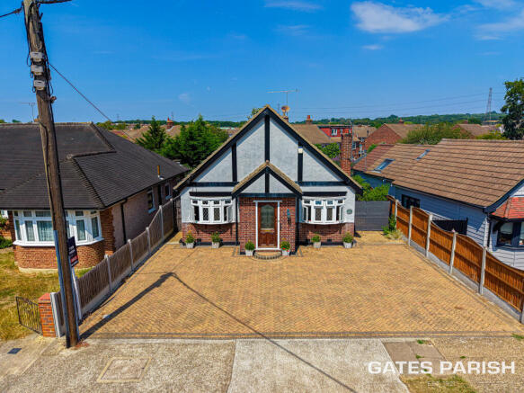 2 bed property, in The Crescent, £550,000