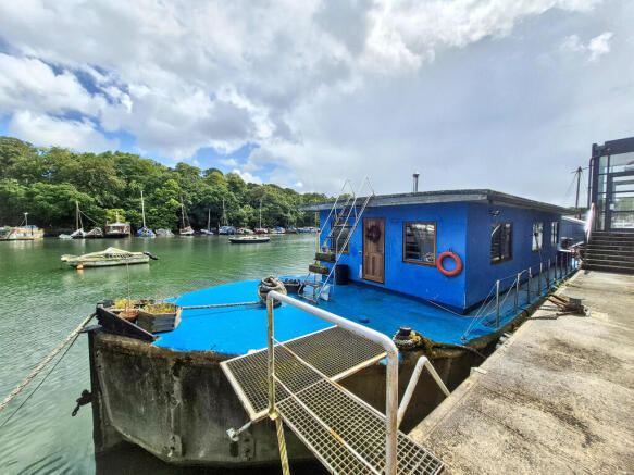 5 bed property, in Jubilee Wharf, £195,000