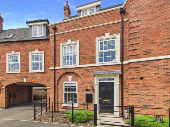 3 bed property, in Blackthorn Circus, £300,000