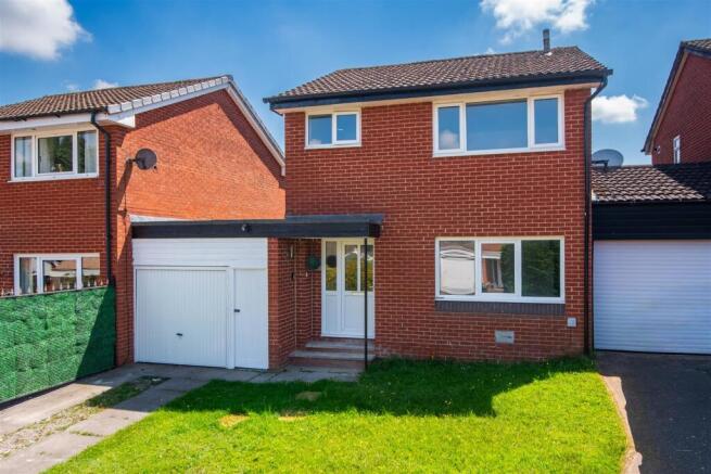 3 bed property, in Well Orchard, £225,000