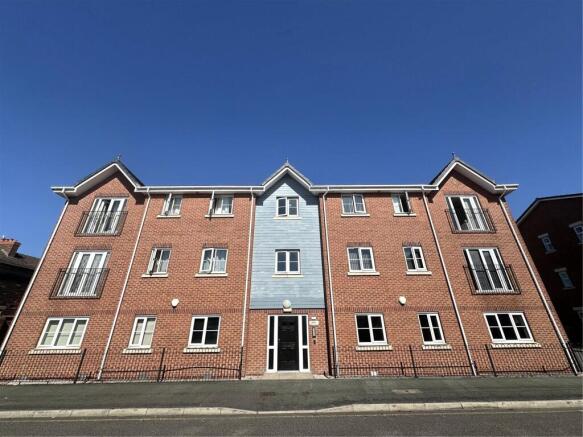 2 bed property, in Guest Street, £65,000