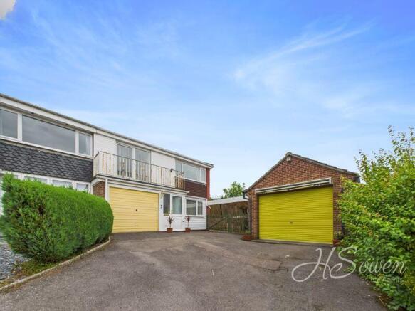 3 bed property, in Lyme View Close, £360,000