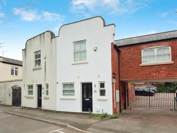 3 bed property, in Milverton Crescent West, £475,000
