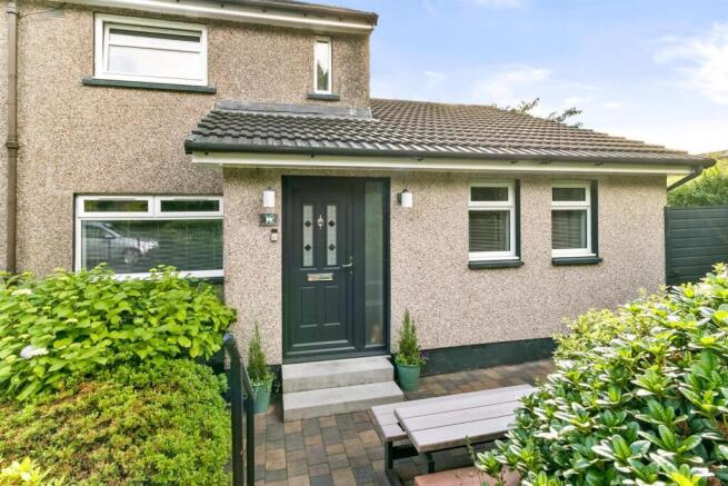 3 bed property, in Fourth Avenue Dumbarton G82, £205,000