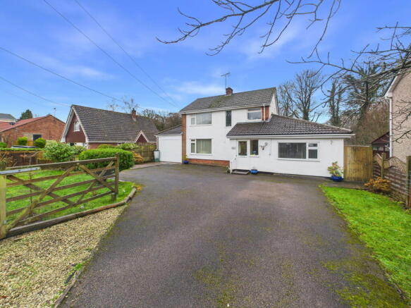 4 bed property, in Marians Walk, £550,000