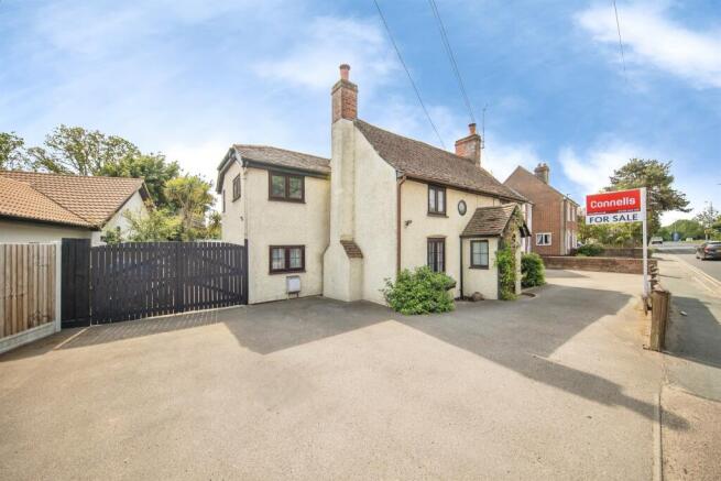 4 bed property, in Ipswich Road, £675,000