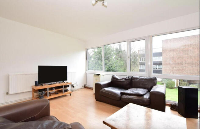 2 bed property, in Romford Road, £375,000