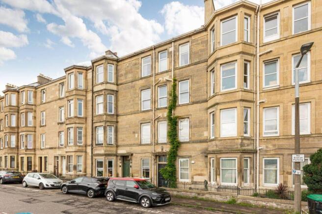 2 bed property, in Dundee Terrace, £225,000