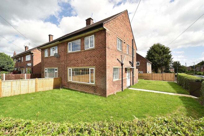 2 bed property, in Townfields, £285,000