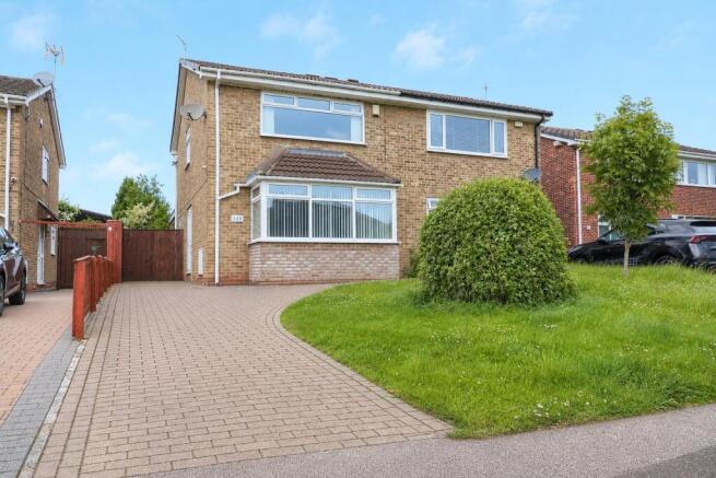 4 bed property, in Ashton Road, £180,000