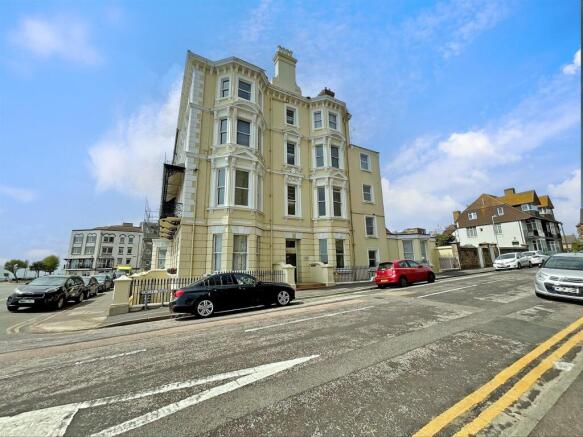 1 bed property, in Victoria Parade, £130,000