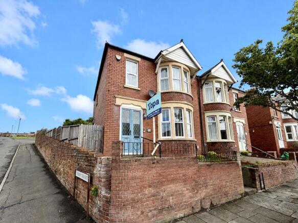 3 bed property, in Somerset Road, £325,000