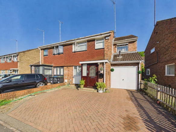 3 bed property, in Goldfinch Road, £550,000