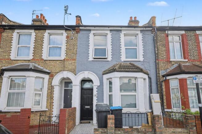 4 bed property, in 88 Dysons Road, £350,000