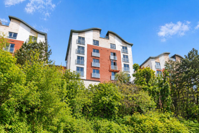 2 bed property, in Ouseburn Wharf, £135,000