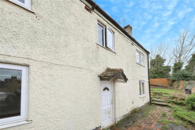 3 bed property, in Hill Street, £120,000