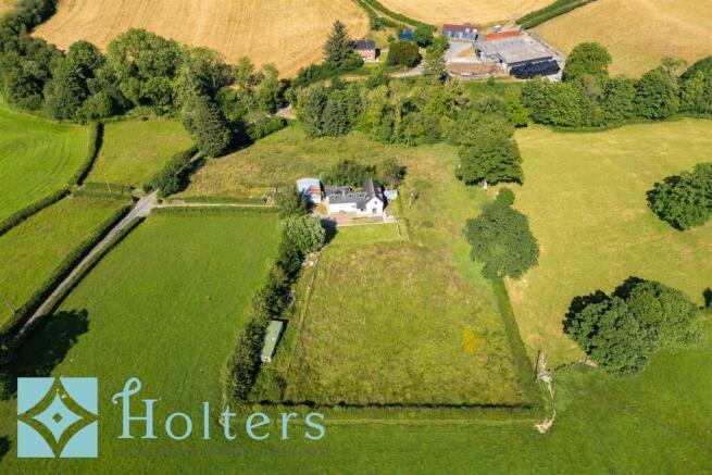 6 bed property, in Llanidloes SY18, £475,000