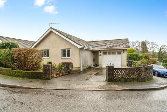 2 bed property, in Tonna, £220,000