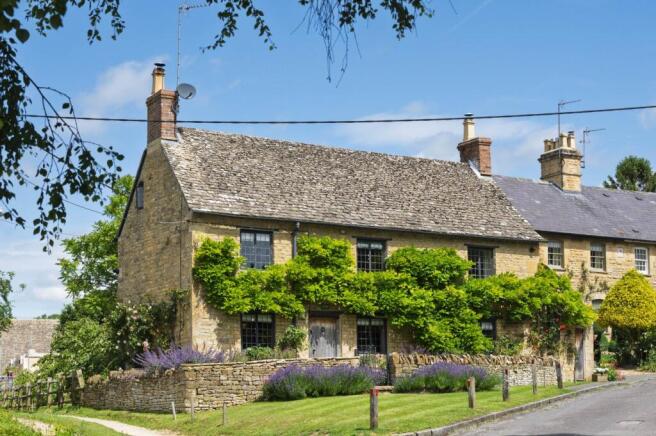 3 bed property, in Heythrop Cottage, £700,000
