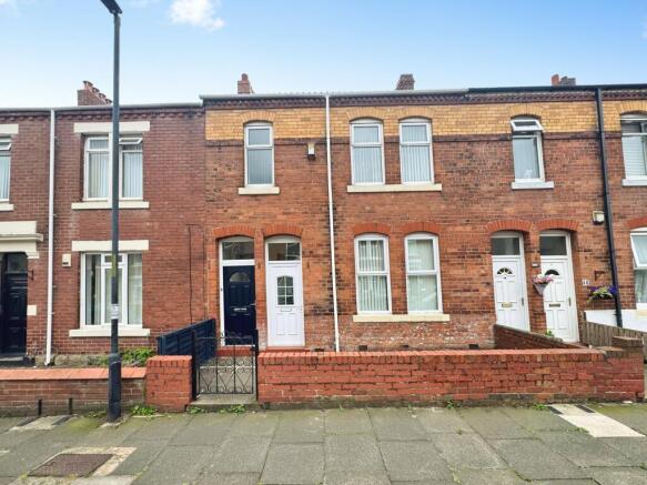 1 bed property, in Lansdowne Terrace, £100,000