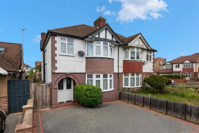 3 bed property, in Diamond Road, £650,000