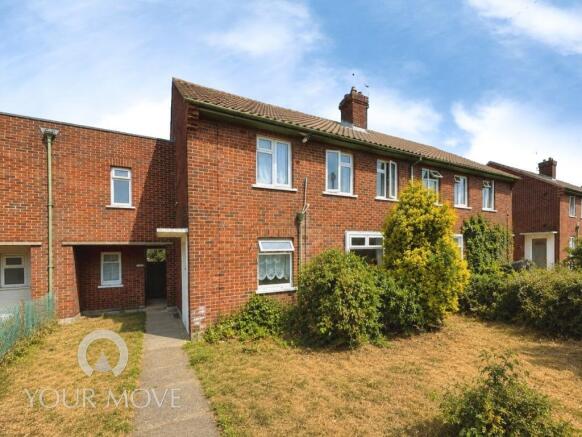 1 bed property, in Hall Road, £200,000