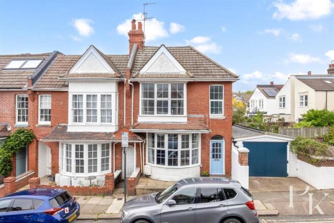 4 bed property, in Colbourne Road, £775,000
