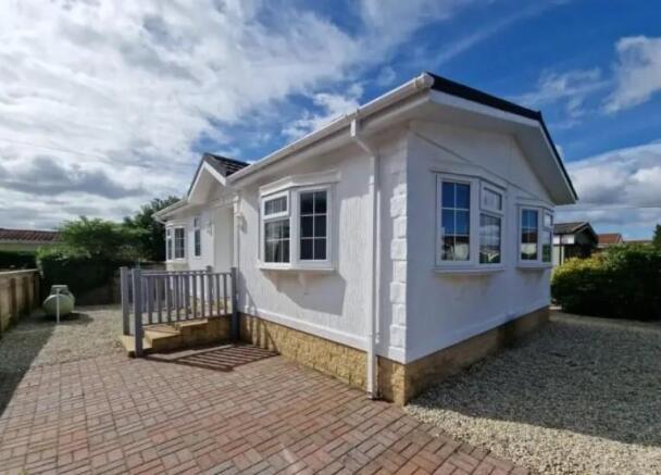 2 bed property, in Malvern WR13, £144,950