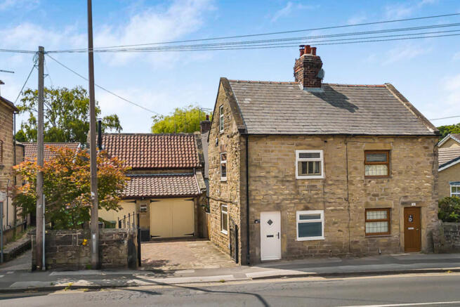 2 bed property, in Morthen Road, £240,000