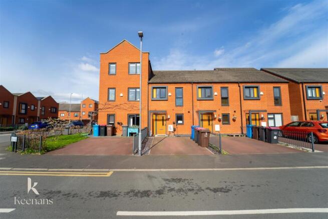 2 bed property, in Scanlon Lane, £230,000