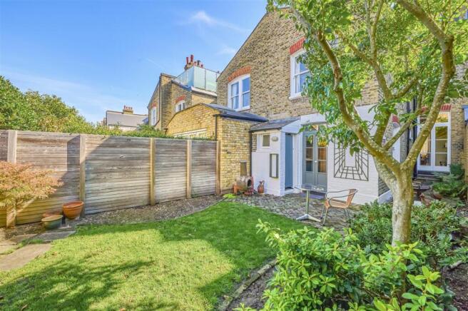 4 bed property, in Tantallon Road, £1,575,000