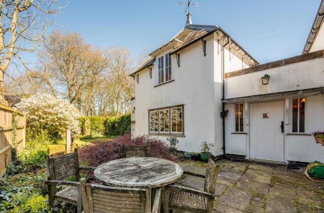 4 bed property, in Flash Lane, £700,000