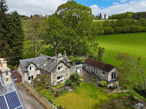5 bed property, in Manse Road, £499,950