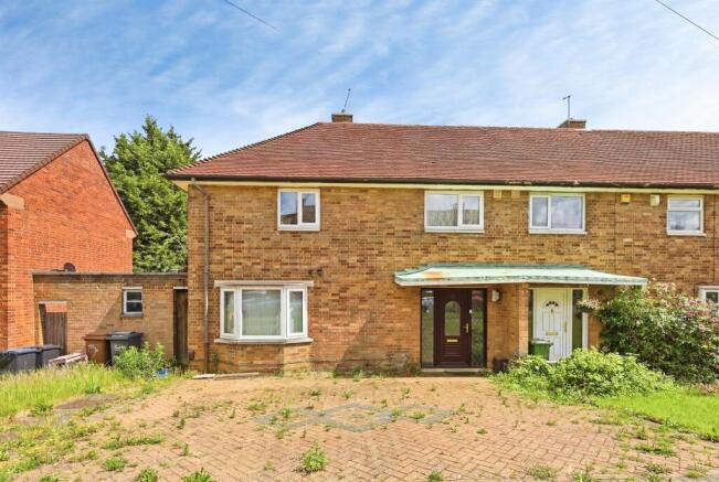 3 bed property, in South Oval, £230,000