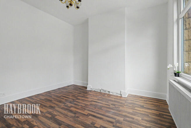3 bed property, in Limpsfield Road, £130,000