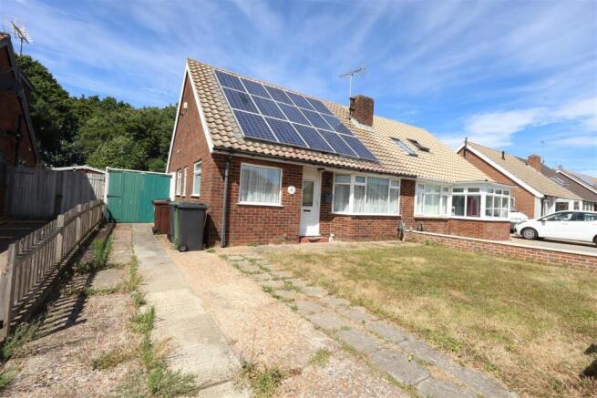 2 bed property, in Dover Road, £275,000