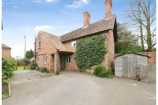 3 bed property, in Main Street, £425,000